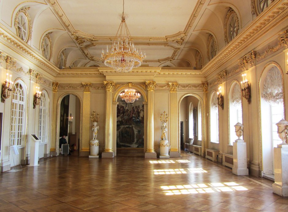 Ораниенбаум дворец Центральный вестибюль