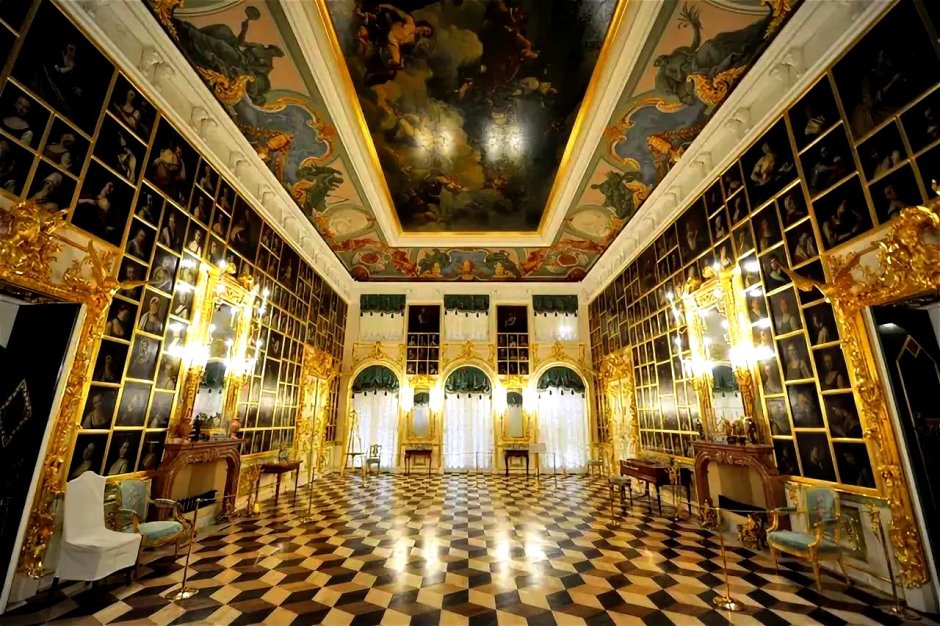 Большой Петергофский дворец картинный зал