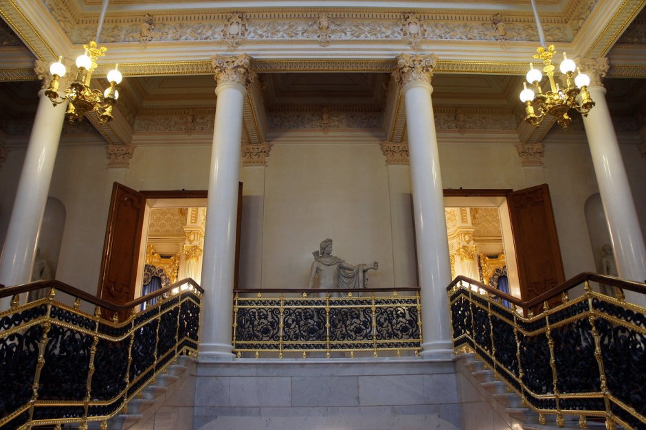 Шуваловский дворец парадная лестница