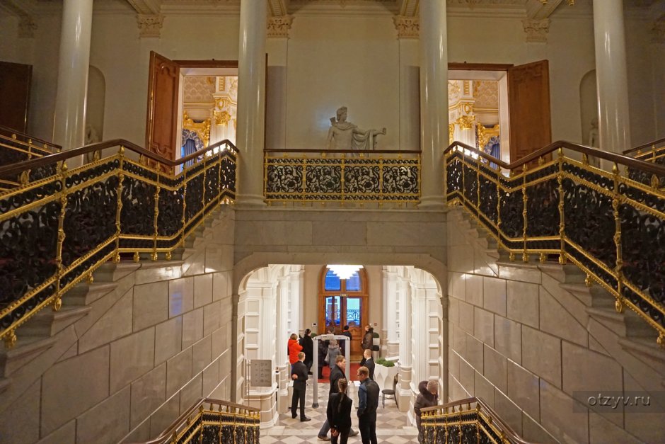 Парадная лестница музей Фаберже Санкт Петербург