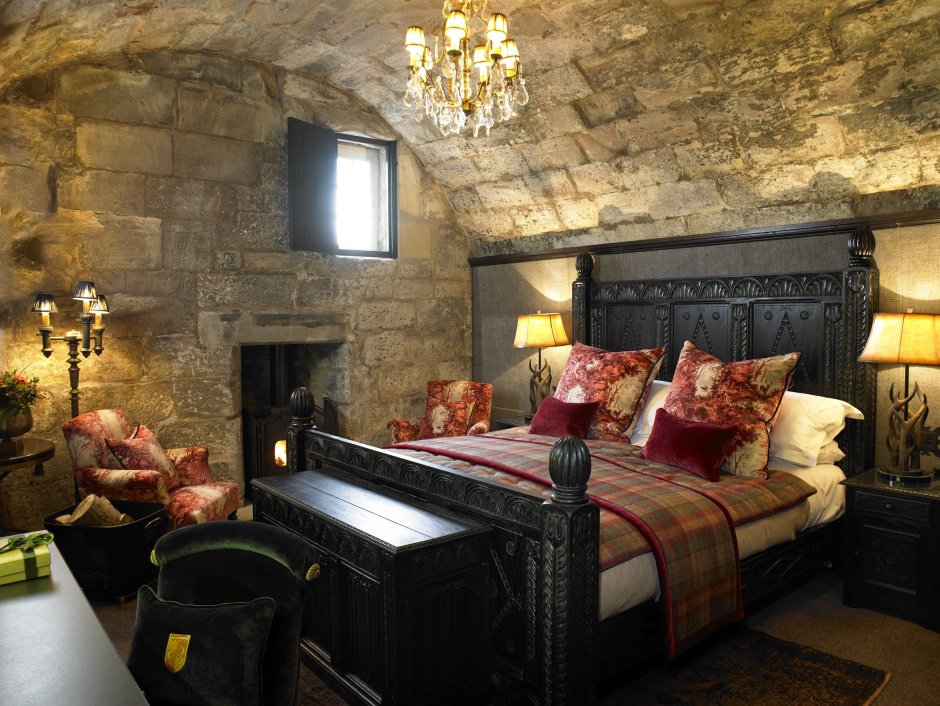 Спальня в стиле средневекового замка
