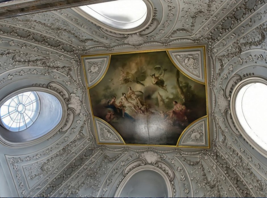 Мраморный дворец мраморный рельеф с портретом Антонио Ринальди