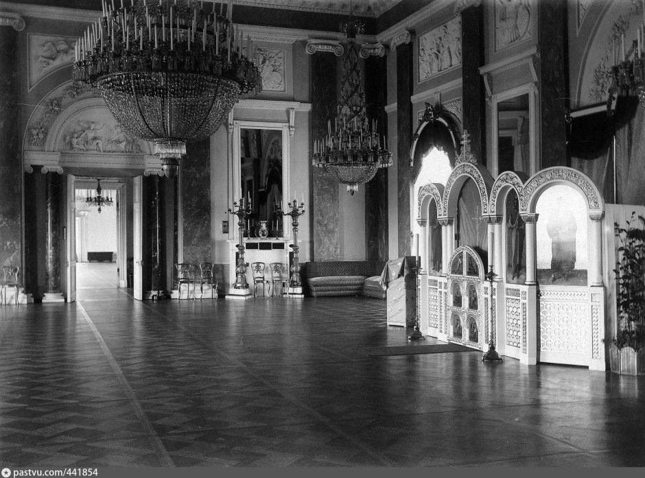 Мраморный зал Константиновского дворца в Стрельне