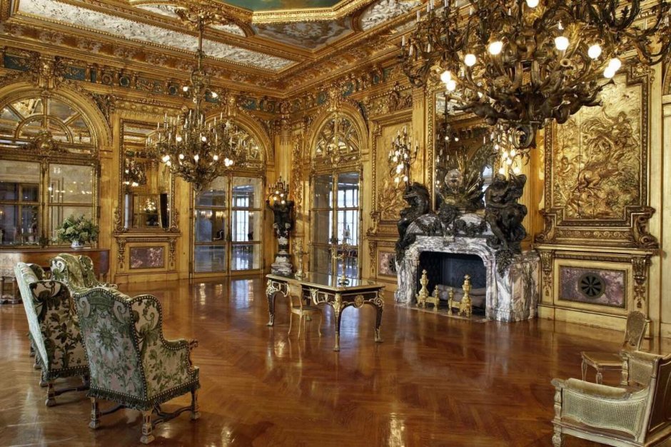 Убранства дворца Берлускони