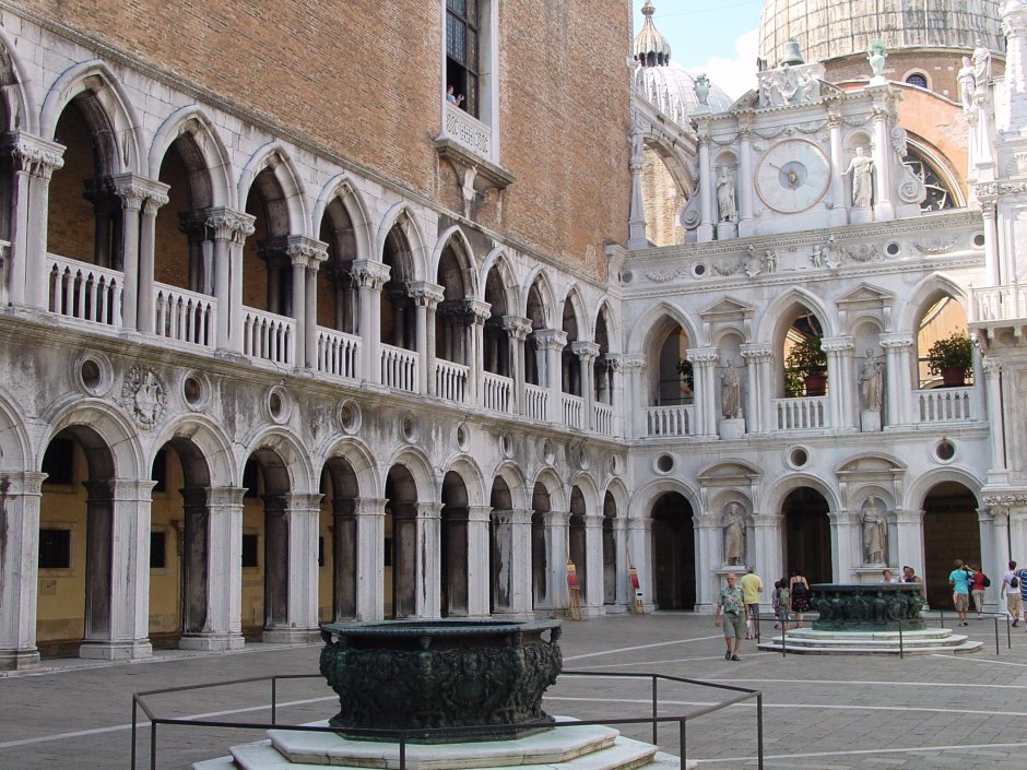 Дворец дожей в Венеции затоплена