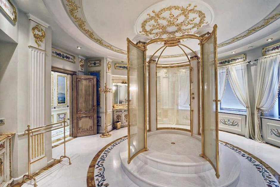 Золотой дворец на Рублевке за 100 миллионов долларов