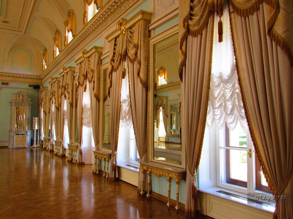 Зал Бельведер Константиновского дворца