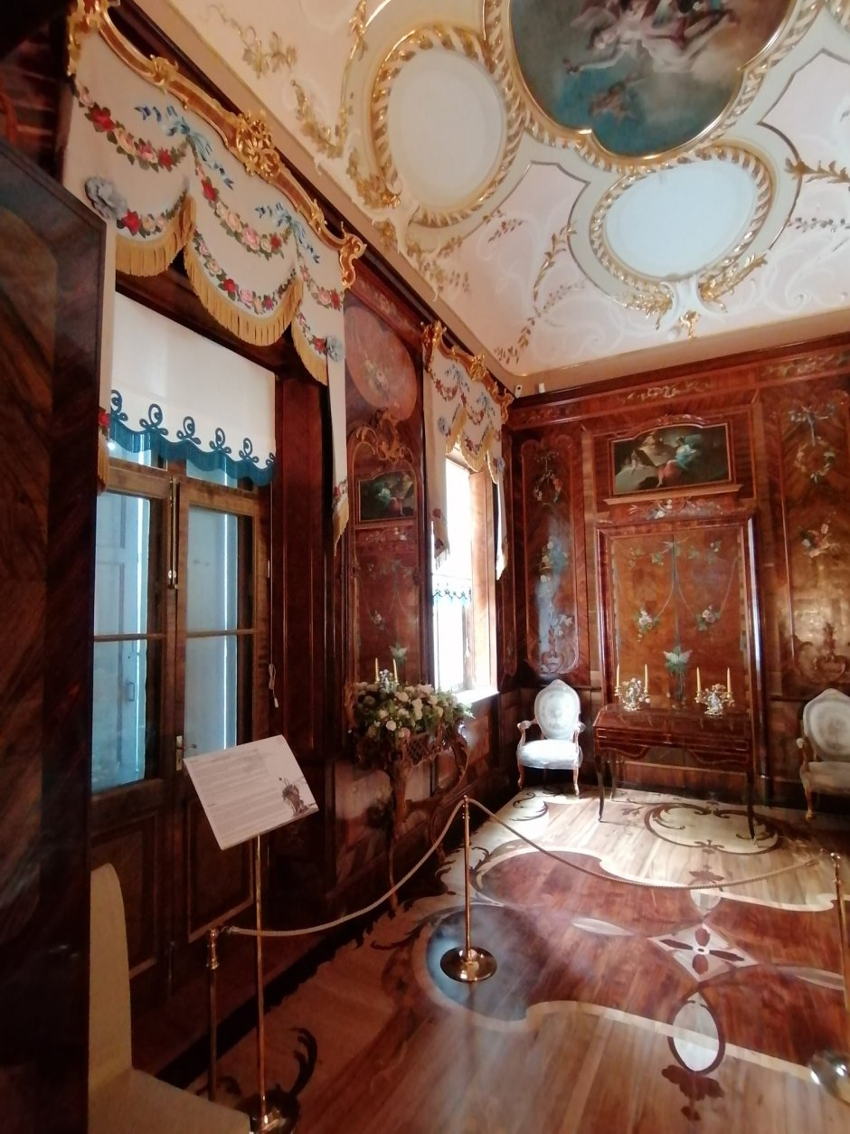 Интерьеры большого Меншиковского дворца в Ораниенбауме