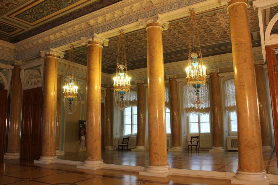 Залы Михайловского замка в Санкт-Петербурге