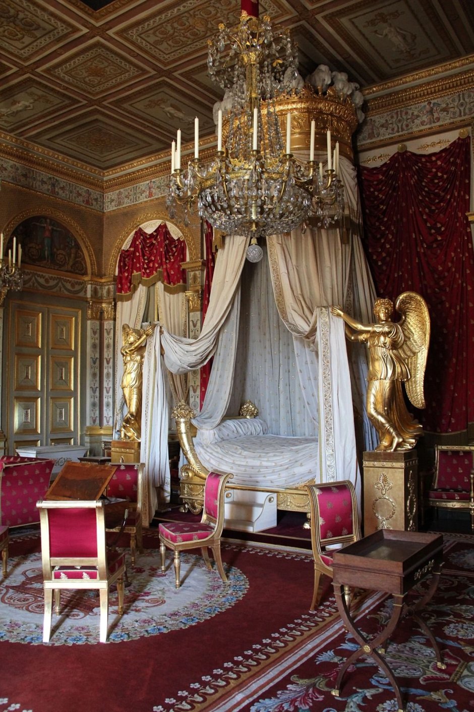 Версаль Королевская спальня рококо