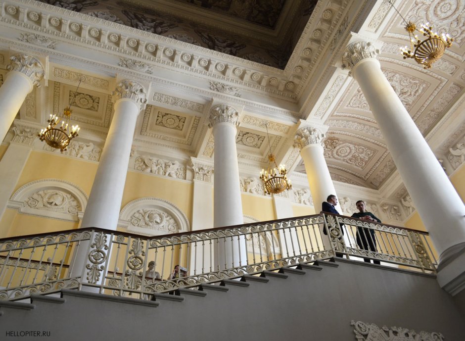 Михайловский дворец парадная лестница