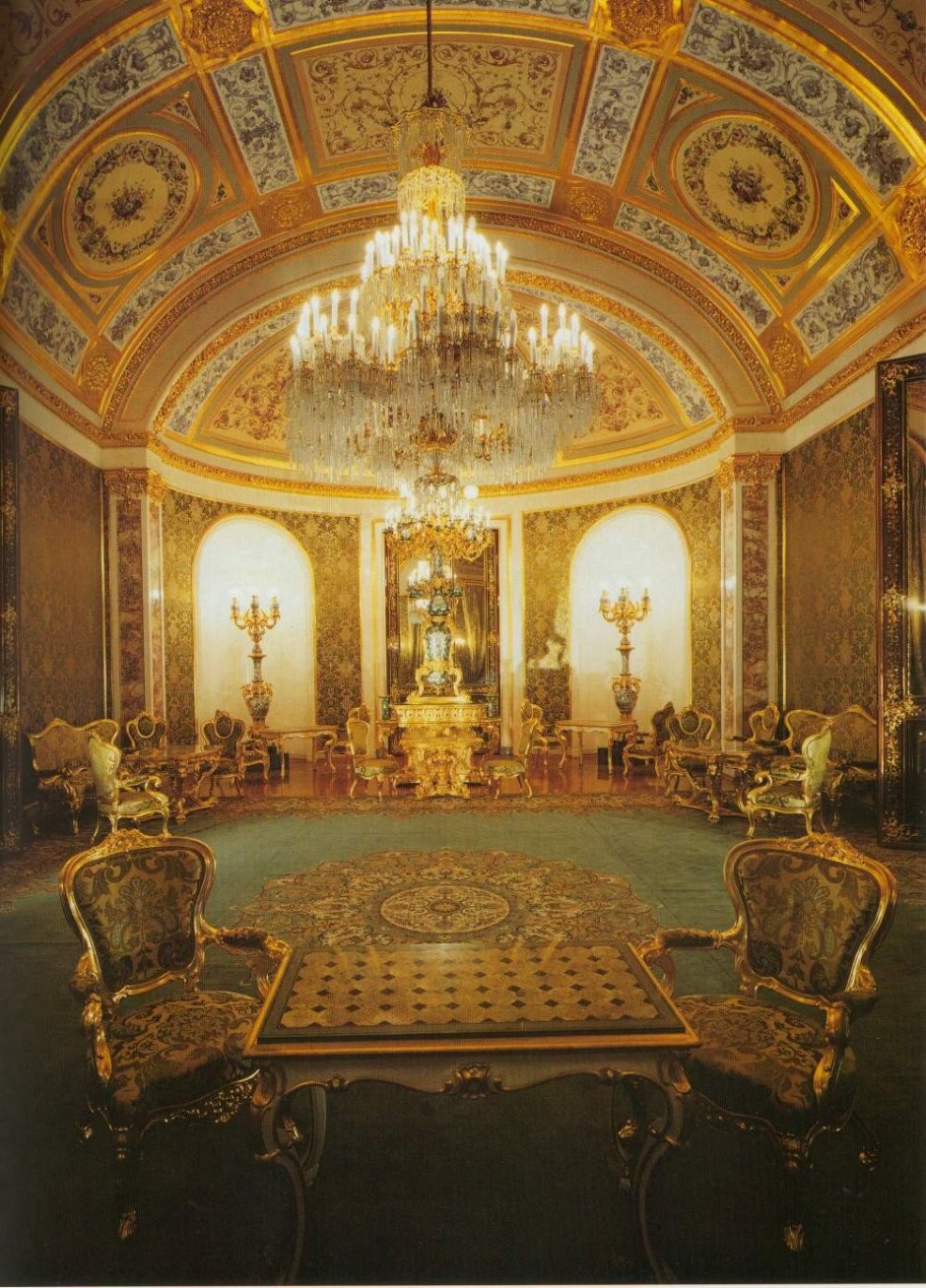 Большой Кремлёвский дворец Московский Кремль малахитовое фойе