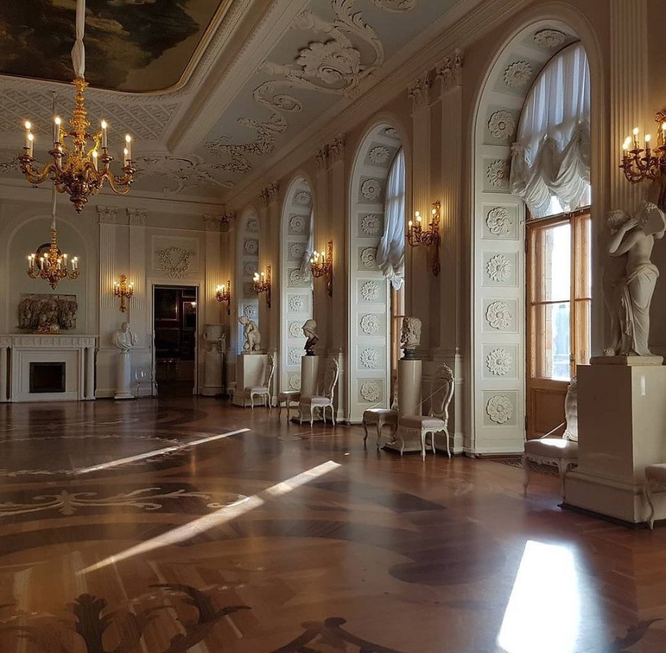Михайловский дворец в Санкт-Петербурге белый зал