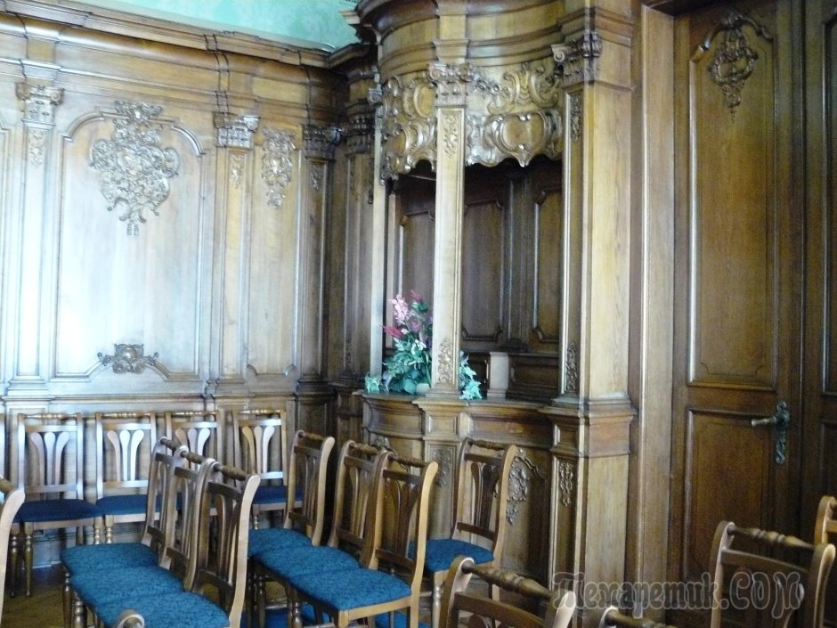 Дубовая столовая дворец Великого князя Петербург