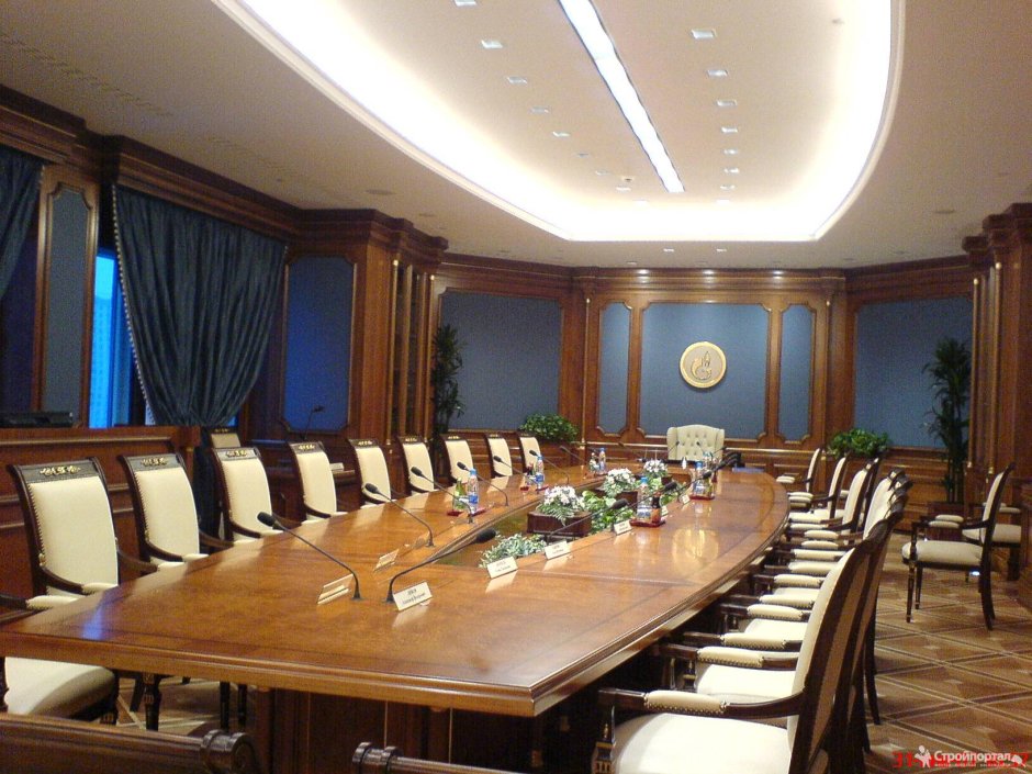 Переговорная комната в классическом стиле