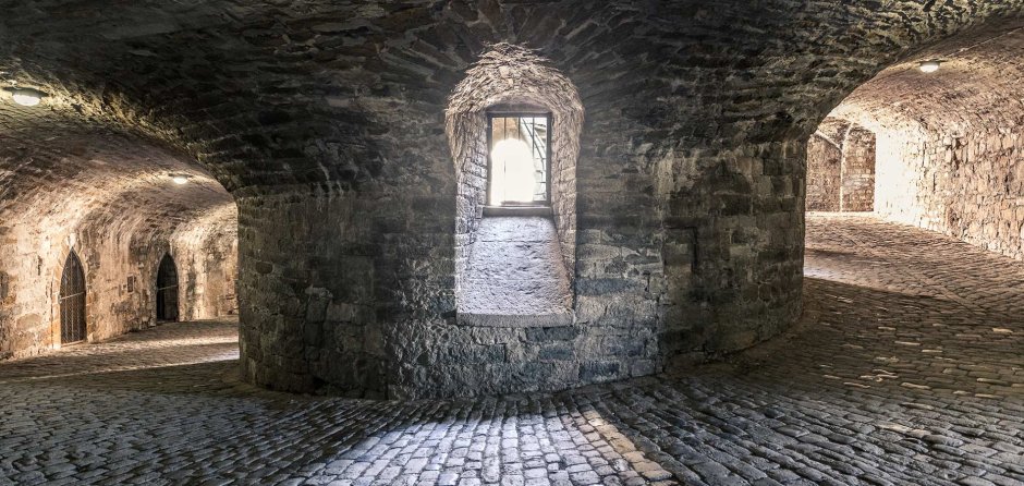 Замок Гогенцоллерн внутри подземелье