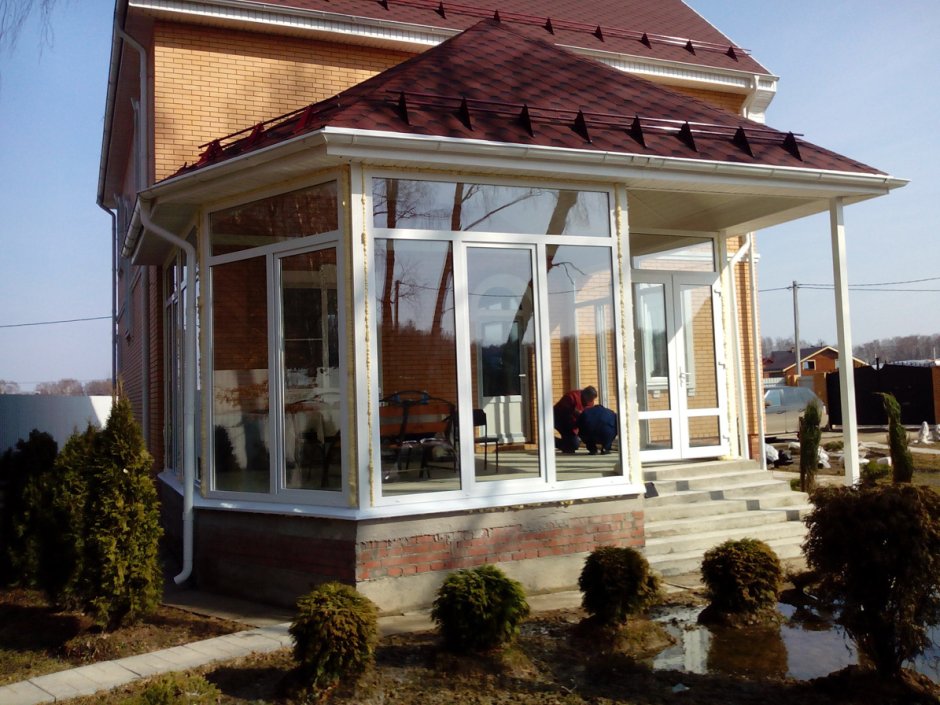 Веранда с панорамными окнами пристроенная к дому