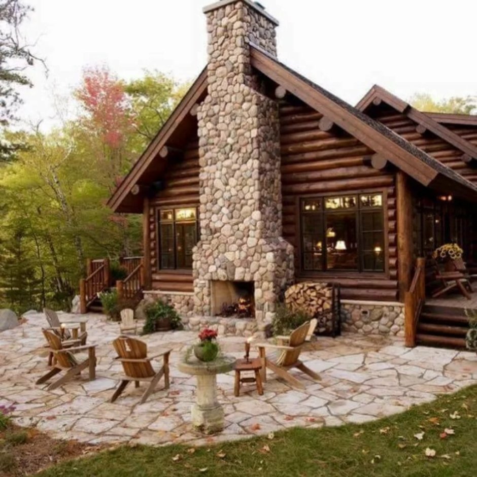 Дом из бревна и камня