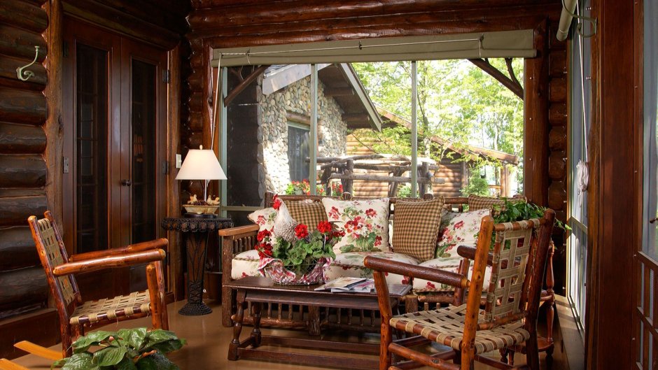 Уютная веранда в деревенском стиле