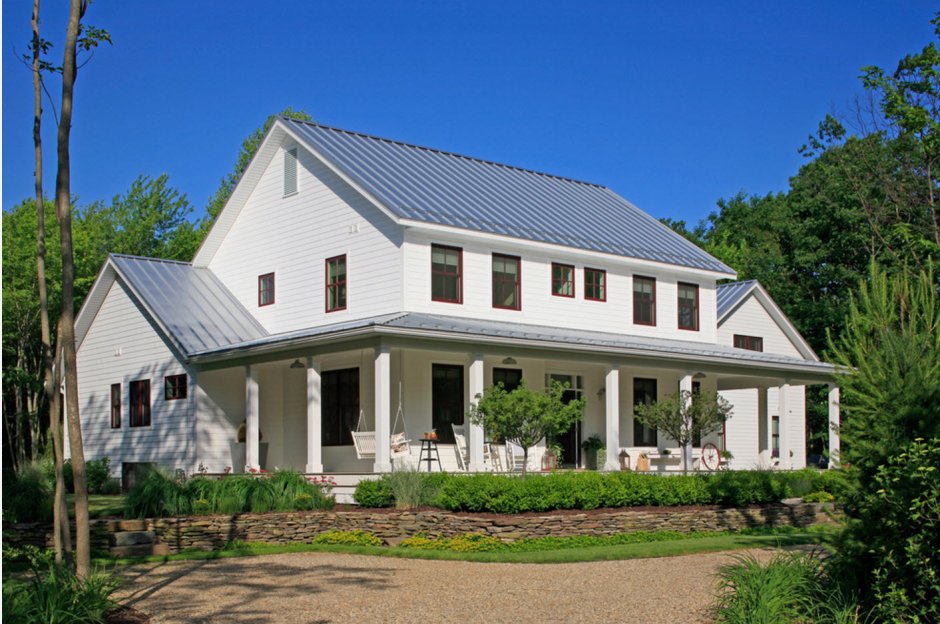 Дом с двускатной крышей в американском стиле