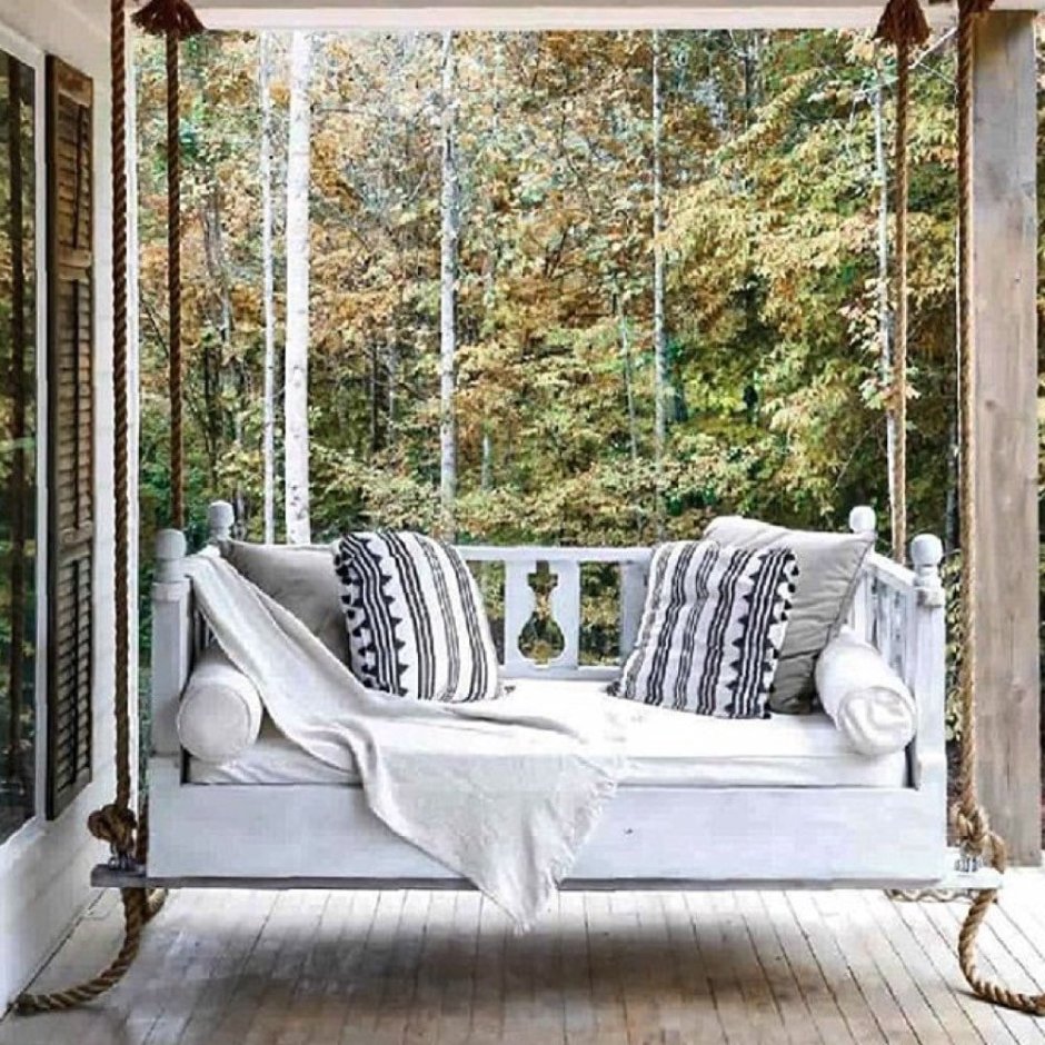 Подвесной диван на веранду