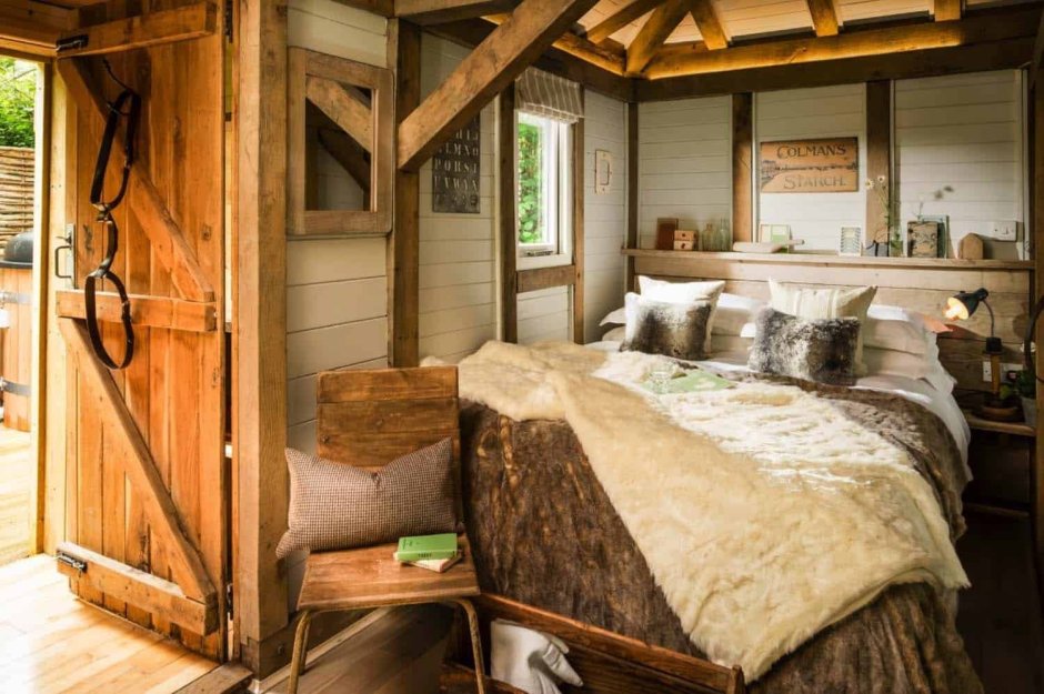 Маленькая спальня в деревенском стиле