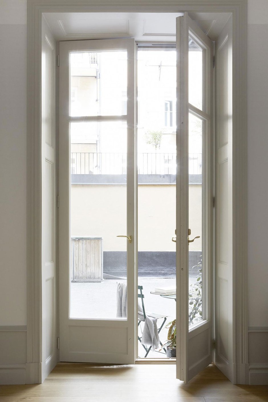 Ламинированная балконная дверь