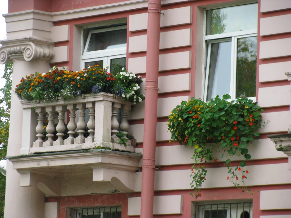 Витражные окна на балконе