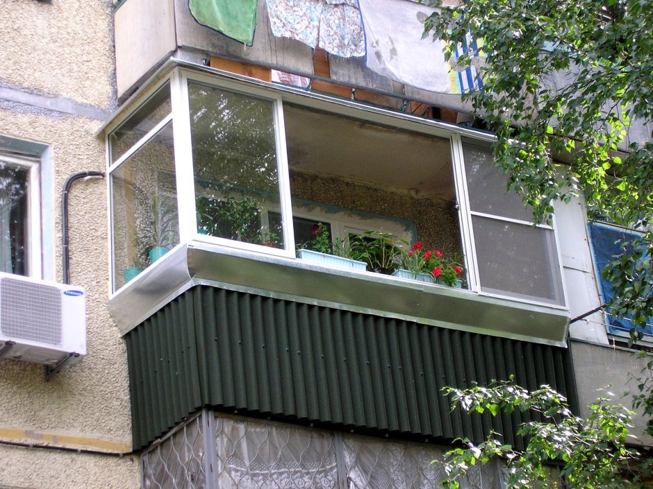 Застекленный балкон снаружи