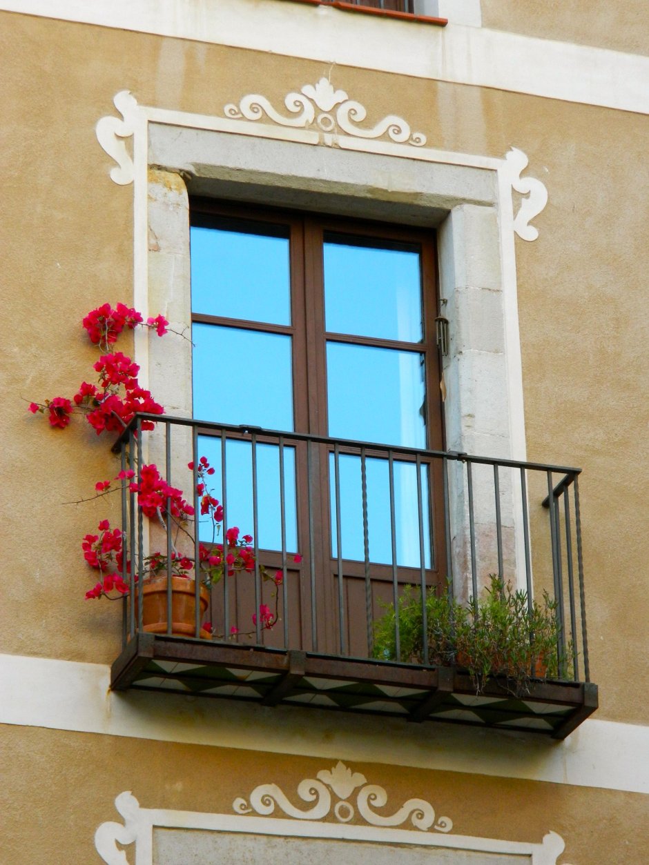 Фасады с французскими балконами