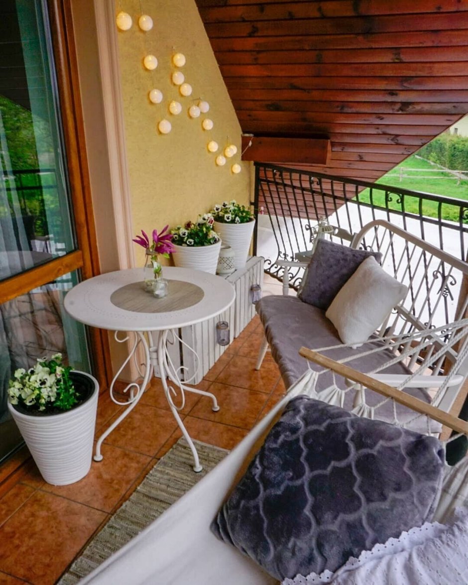 Балкон треугольником