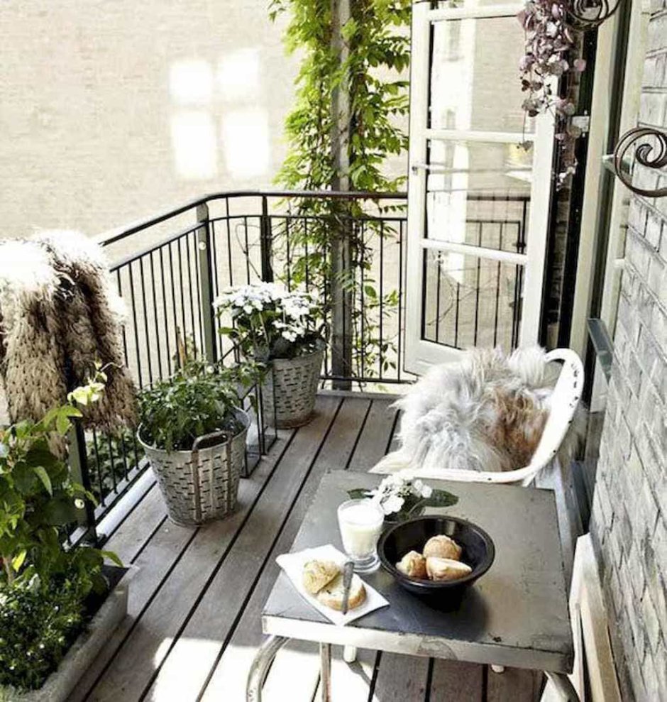 Декор панорамного балкона