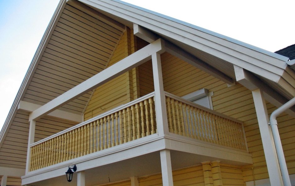 Балкон частный деревянный дом застекленный
