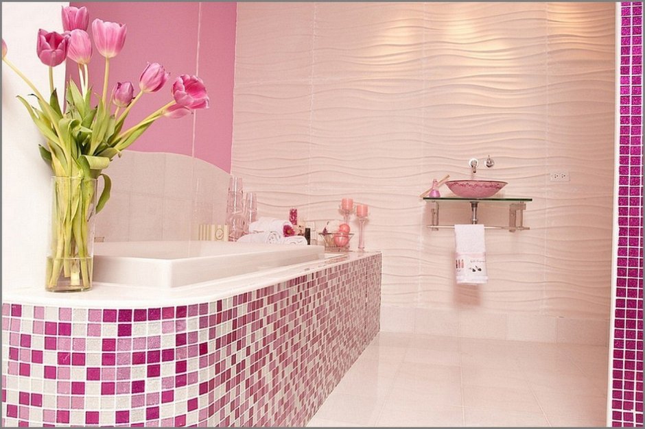 Розовая мозаика в ванной комнате