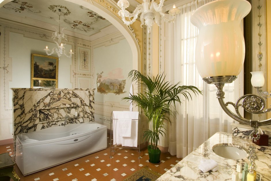 Роскошная ванная комната в итальянском стиле