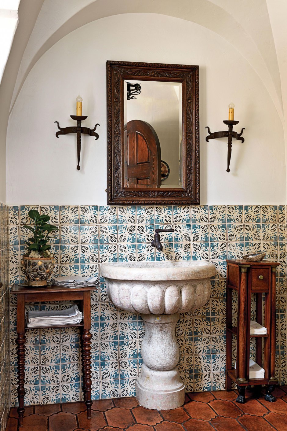 Ванная комната в испанском стиле маленькая
