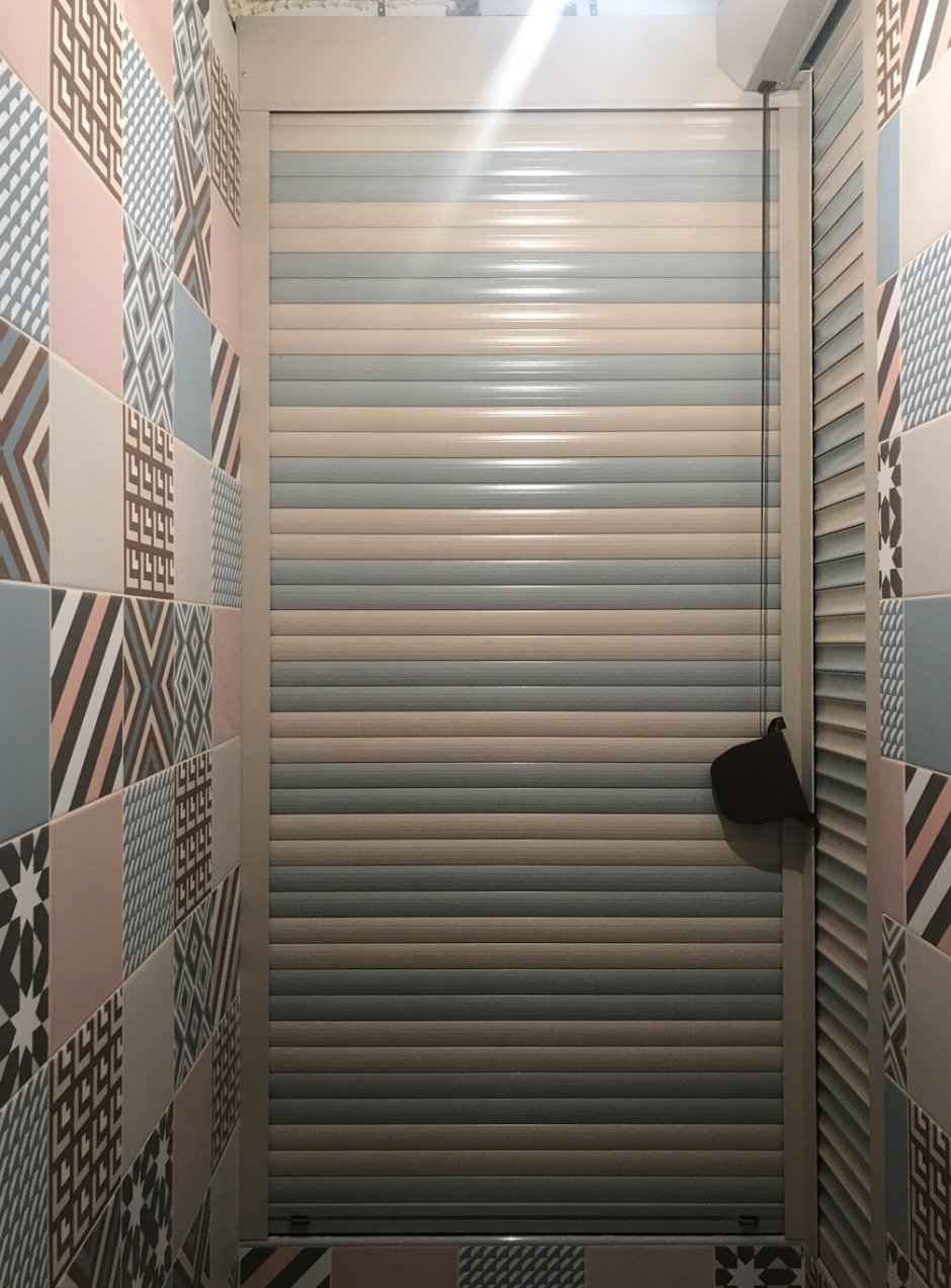 Двери жалюзи в туалете