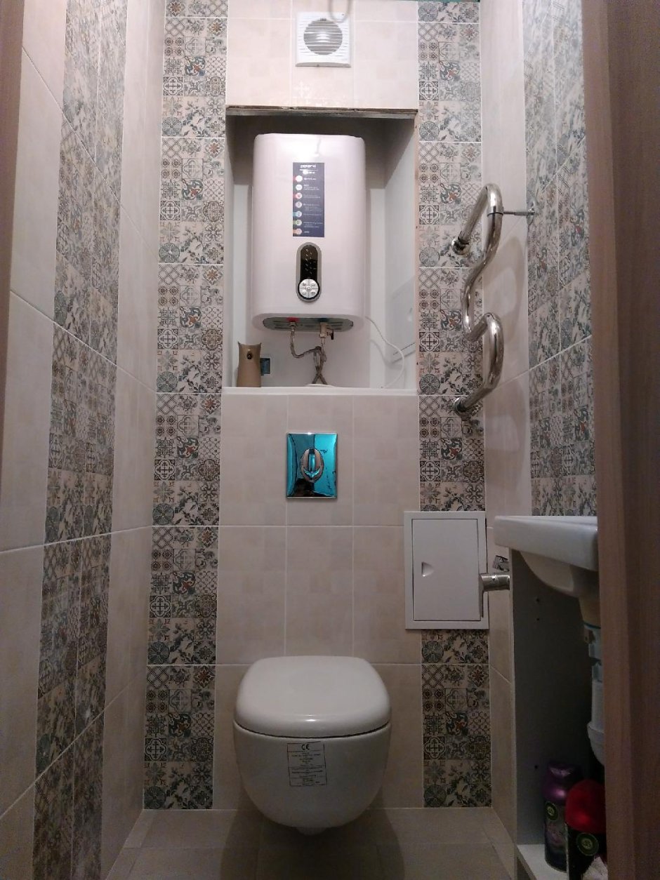 Туалетная комната с водонагревателем