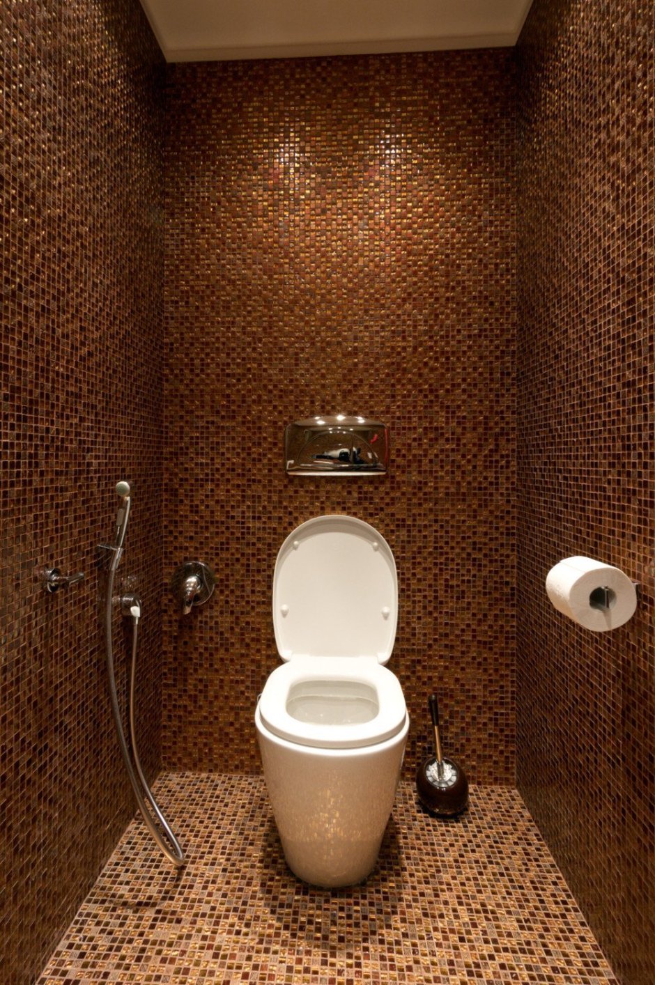 Туалетная комната с инсталляцией