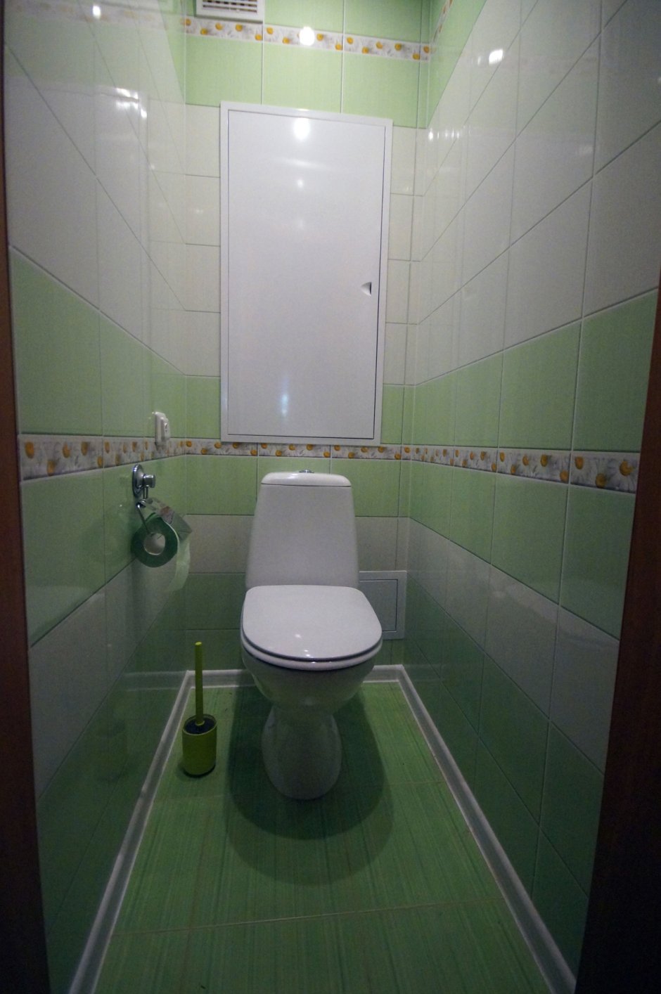 Туалет в панелях ПВХ В зеленом цвете