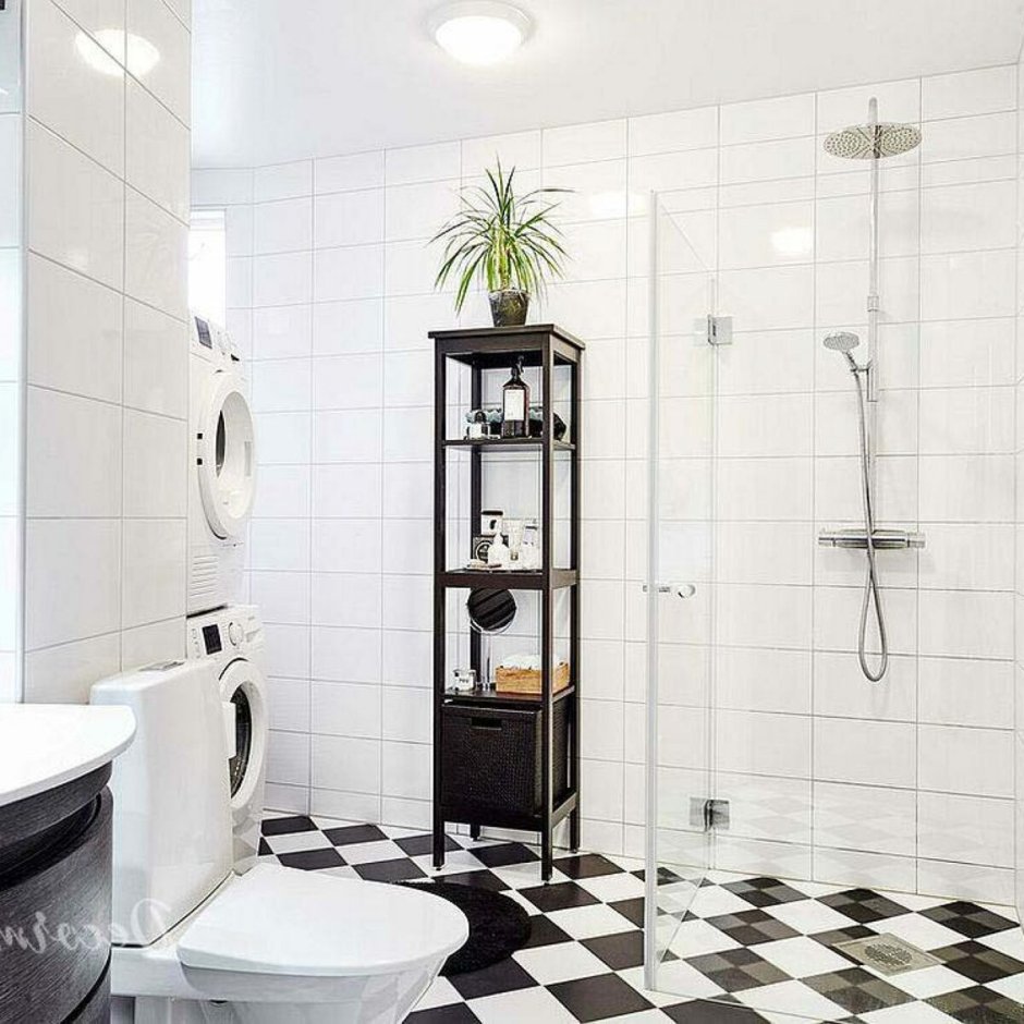 Узкая ванная комната в скандинавском стиле