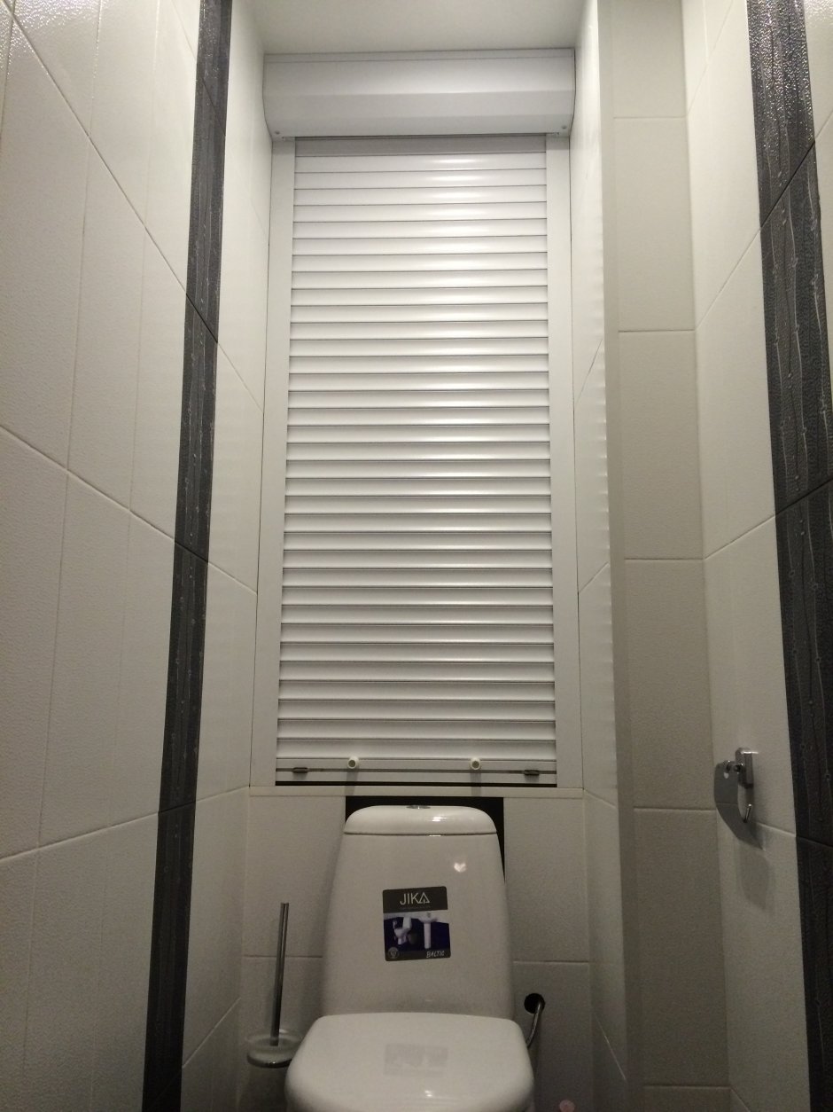 Рулонная штора в туалете