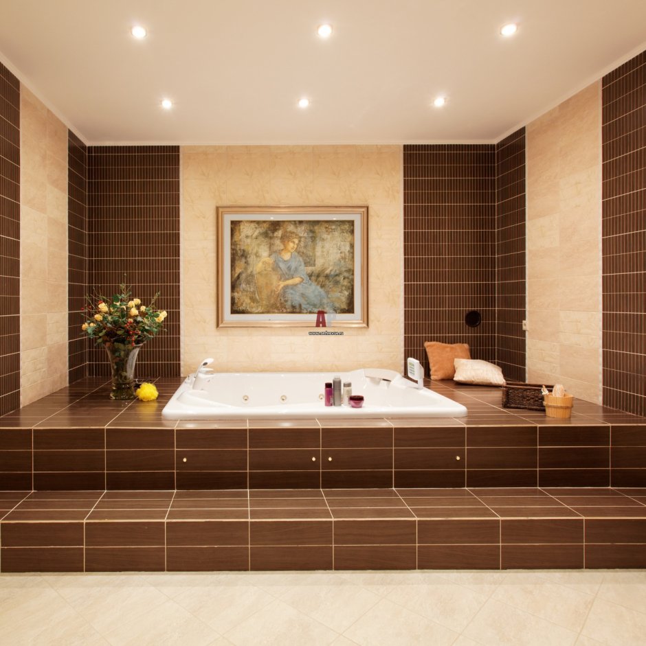 Ванная комната с элементами дерева
