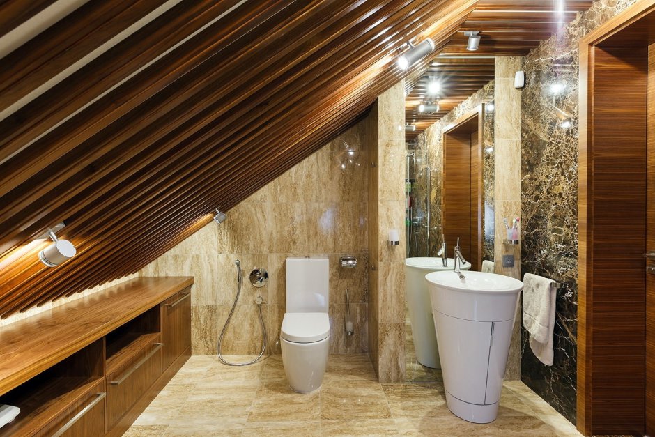 Ванная комната на мансардном этаже