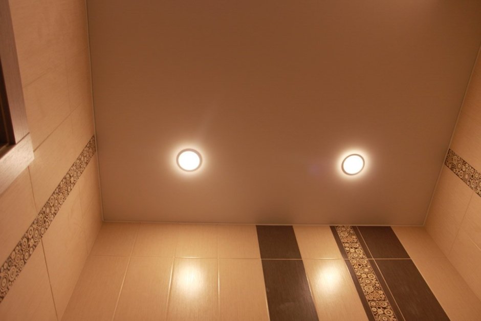 Точечные светильники в ванной комнате
