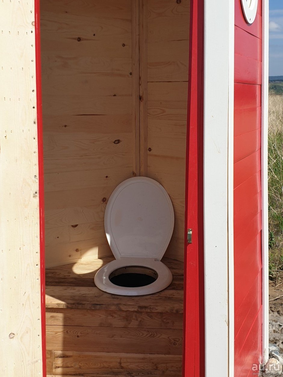 Современный деревенский туалет