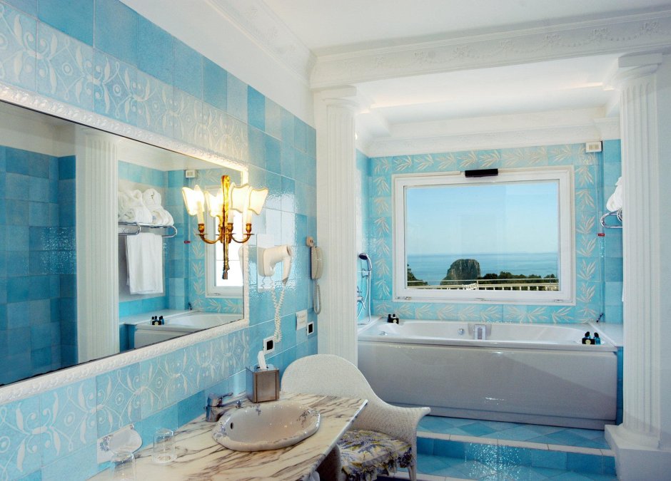 Ванная в греческом стиле бело-голубая