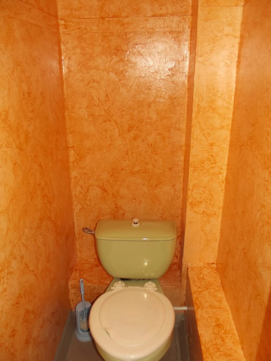 Декоративная штукатурка в туалете