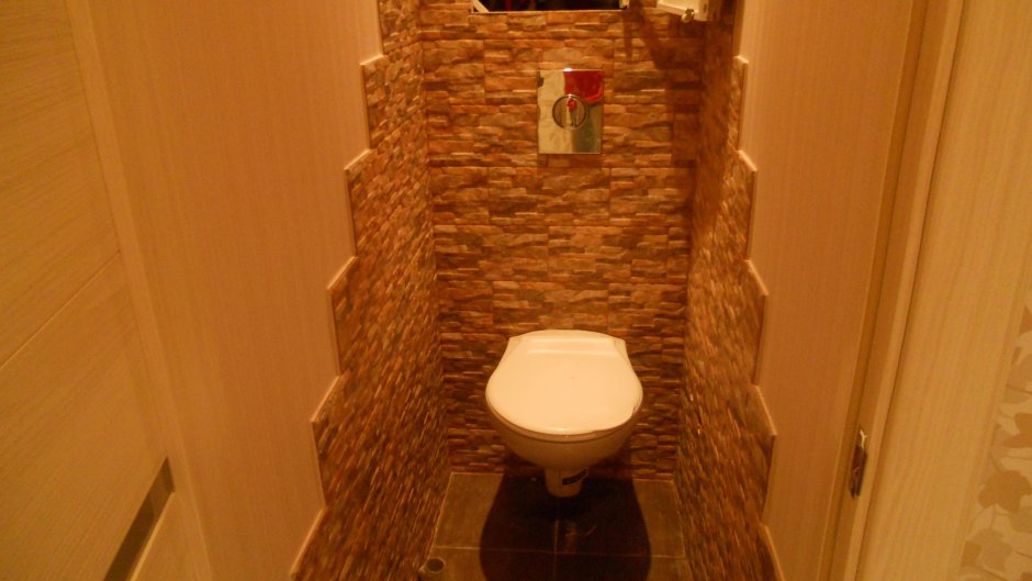 Плитка в туалете под искусственный камень