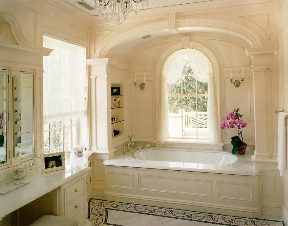Богатая ванная комната во французском стиле